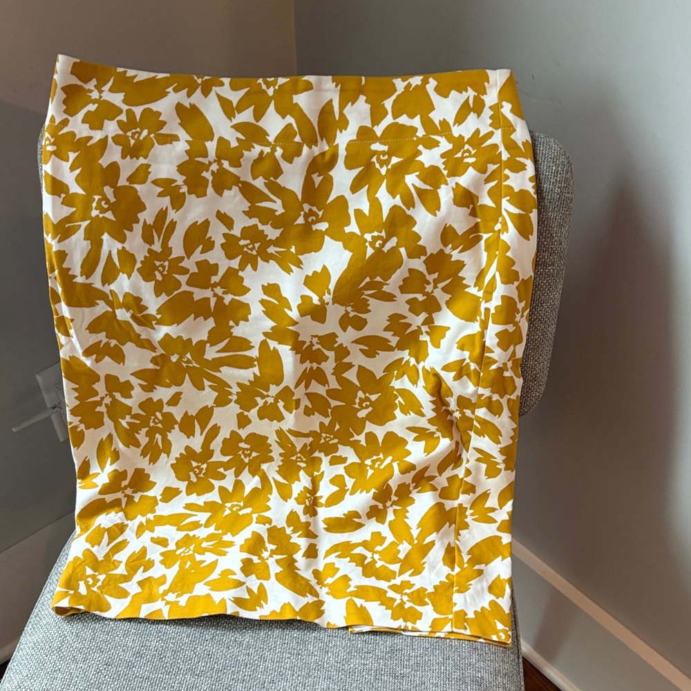 LOFT Yellow and White Floral Fabric